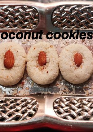 कोकोनट कुकीज (coconut cookies recipe in Hindi) रेसिपी मुख्य फोटो