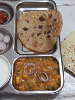 મટર પનીર (Matar paneer Recipe in Gujarati) રેસીપી મુખ્ય ફોટો