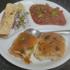 A picture of Pau bhaji, Mumbai 's roadside meal on the go.