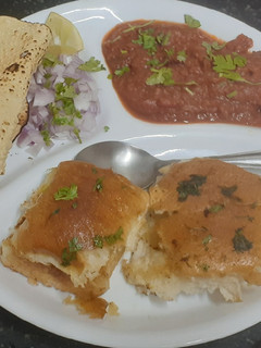 A picture of Pau bhaji, Mumbai 's roadside meal on the go.