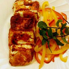 A picture of Garlic Paneer.