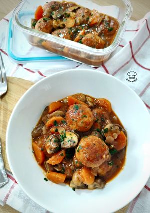 A picture of Chicken and Turkey Meatballs with Vegetables.