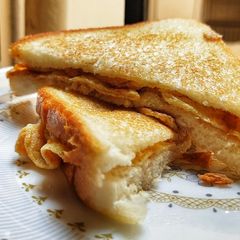 A picture of Omlette sandwich.