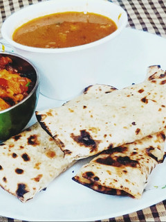 आलू,प्याज़,टमाटर की सब्जी(Aloo pyaz tamatar ki sabzi recipe in Hindi) रेसिपी मुख्य फोटो