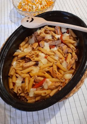 Φωτογραφία της συνταγής Κοτόπουλο φιλέτο με ούζο, ελιές και πένες στη γάστρα