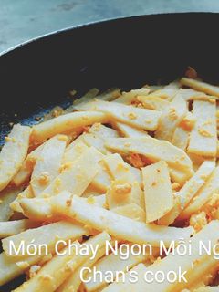 Hình của món Củ sắn dây xào trứng (củ năng).