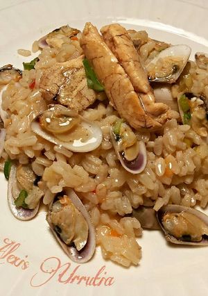 Una foto de Arroz con coquinas y huevas de jurelillos blancos