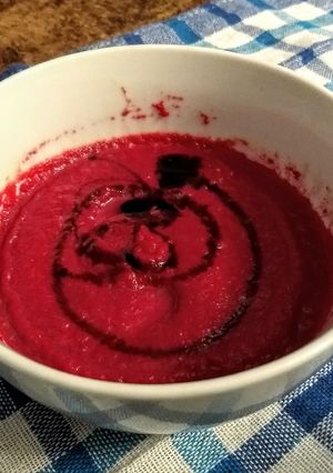 Una foto de Sopa crema de remolacha