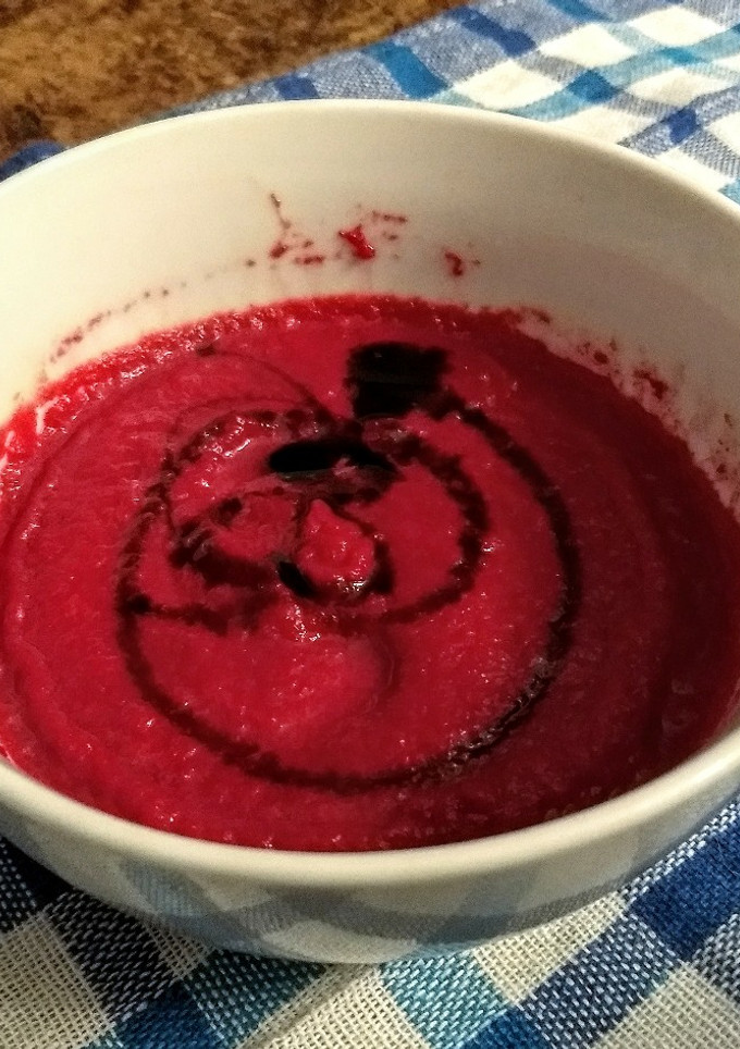 Una foto de Sopa crema de remolacha