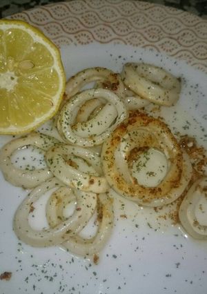 Una foto de Anillas de pota al ajillo