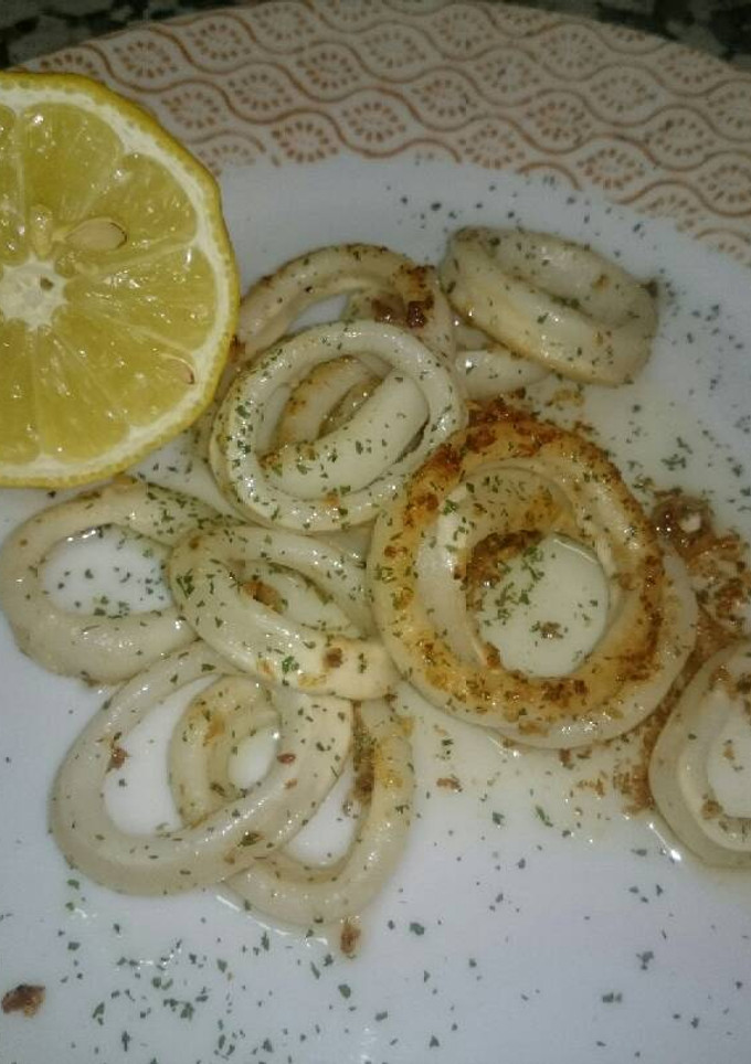 Una foto de Anillas de pota al ajillo