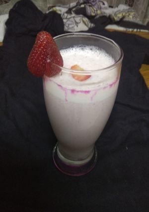 A picture of Strawberry milk shake.