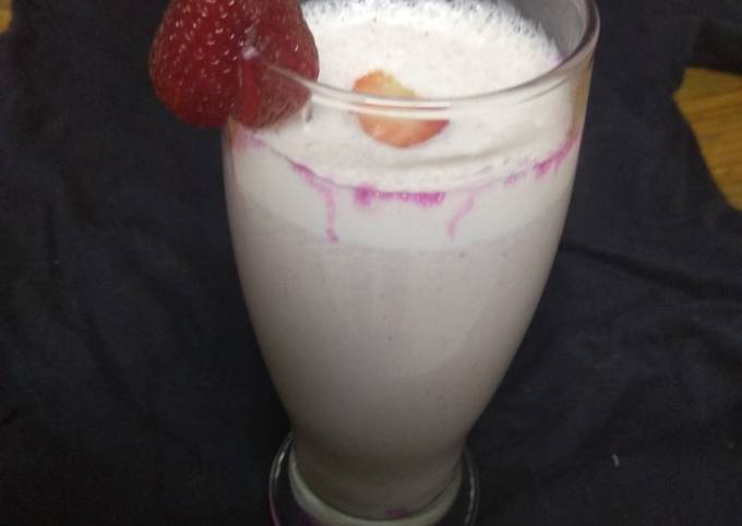 Strawberry milk shake