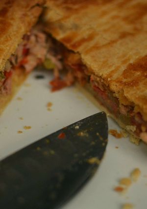 Foto principal de Empanada casera de atún fresco