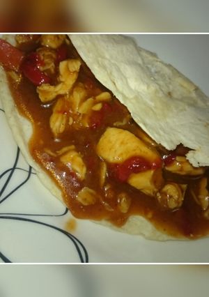 Una foto de Tacos con Pollo en Salsa picante