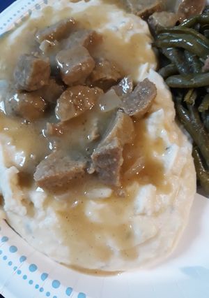 A picture of Mashed Potatoes and Meatball Sauce.