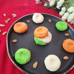A picture of Tricolor sondesh.