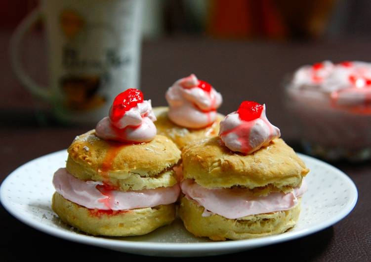 Vanilla Scones with Strawberry Cream Filling