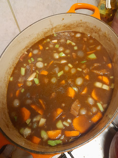 A picture of Red wine porkstew : style boeuf Bourgignon.
