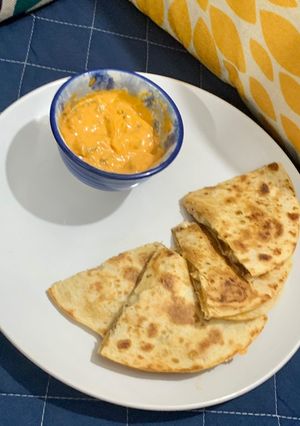 A picture of Quesadilla (with few drops of oil and food turns delicious).