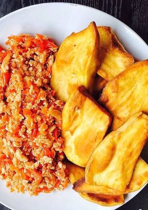 A picture of Scrambled eggs and sweet Potato fries.
