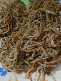 चाऊमिन (chowmein recipe in Hindi) रेसिपी मुख्य फोटो