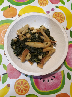 Una foto de Espinacas con patatas fritas