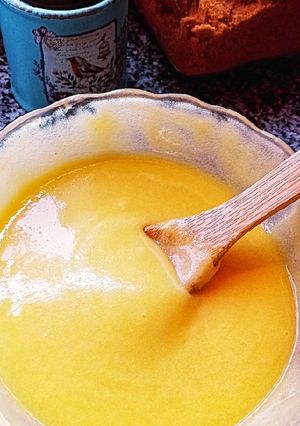 Una foto de Lemond curd, o mantequilla de limón