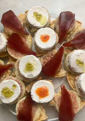 Foto principal de Canapés variados con higos
