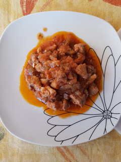 Una foto de Magro con tomate