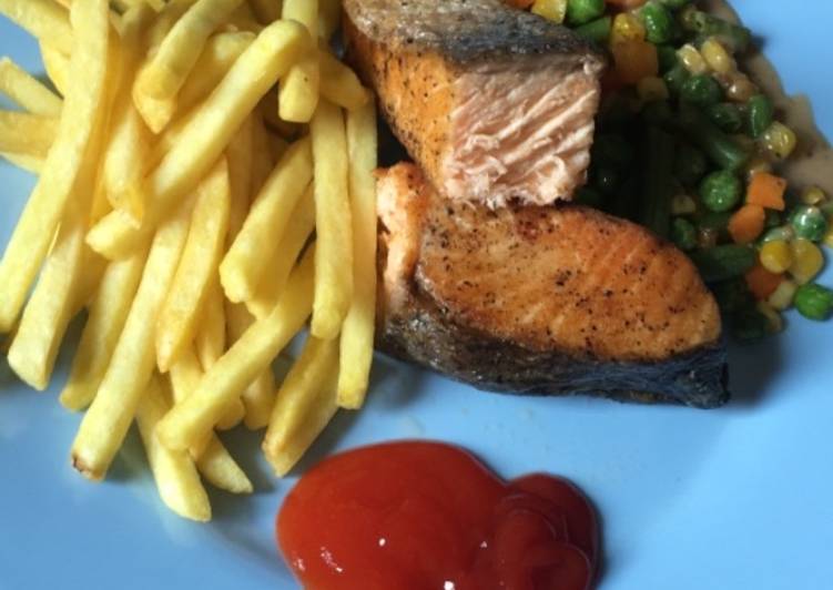 Salmon grilled w/french fries and mix vegetables