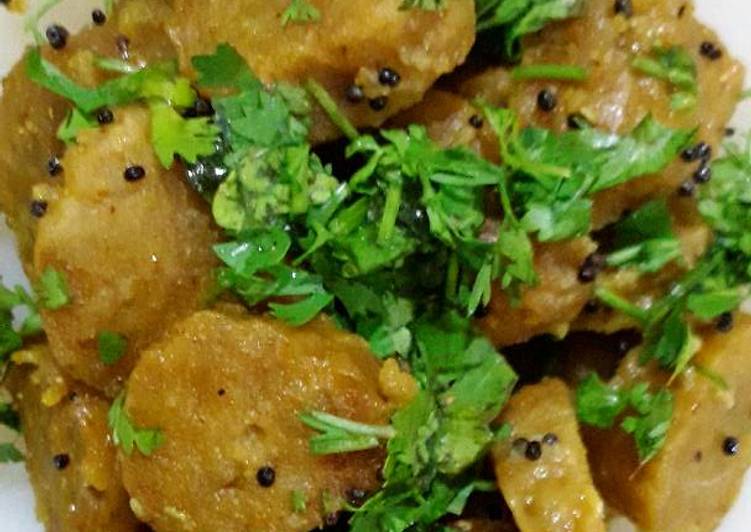 How to Prepare Super Quick Homemade Gujarati Snack Dudhi na Muthai (Bottle Gourd Muthai)