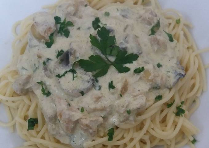Espaguetis con pollo y champiñones Receta de Laila- Cookpad