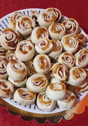 Una foto de Rollitos de Jamón🥓 & Queso🧀