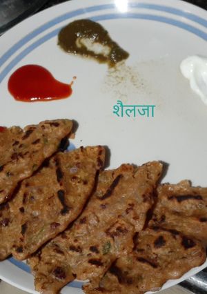राजमा+चावल की मिस्सी रोटी (Rajma+Chawal ki missi roti recipe in hindi) रेसिपी मुख्य फोटो