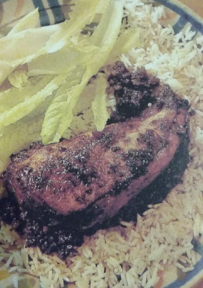 Una foto de Pollo con salsa de nueces
