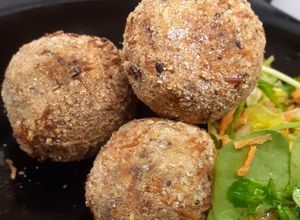 Una foto de Croquetas de Batata champiñones y bacon
