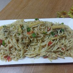 A picture of Spicy chicken vegetable noodles.