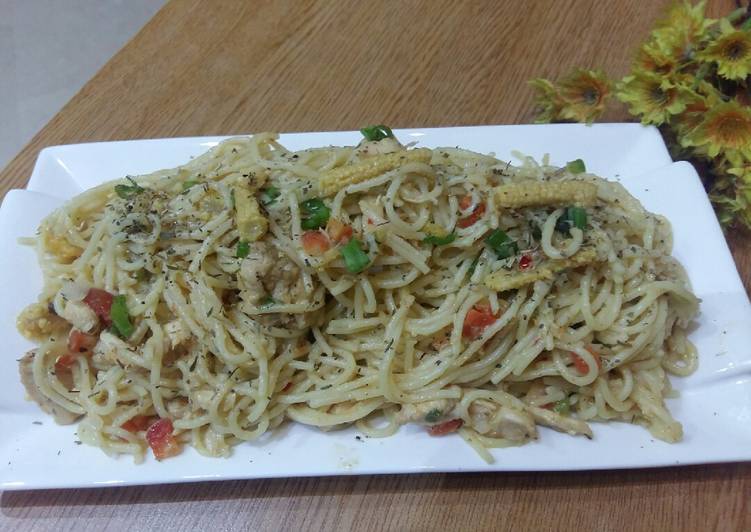 Steps to Make Quick Spicy chicken vegetable noodles