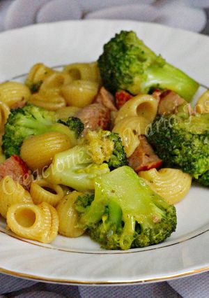 Una foto de Pasta con brócoli en salsa teriyaki