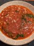 Bouillon épicé tomate et haricots blancs