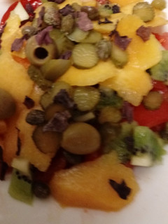 Una foto de Ensalada con kiwi y melocotón