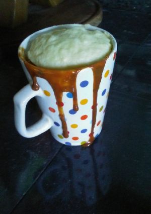 Una foto de Mug cake relleno de dulce de leche💜