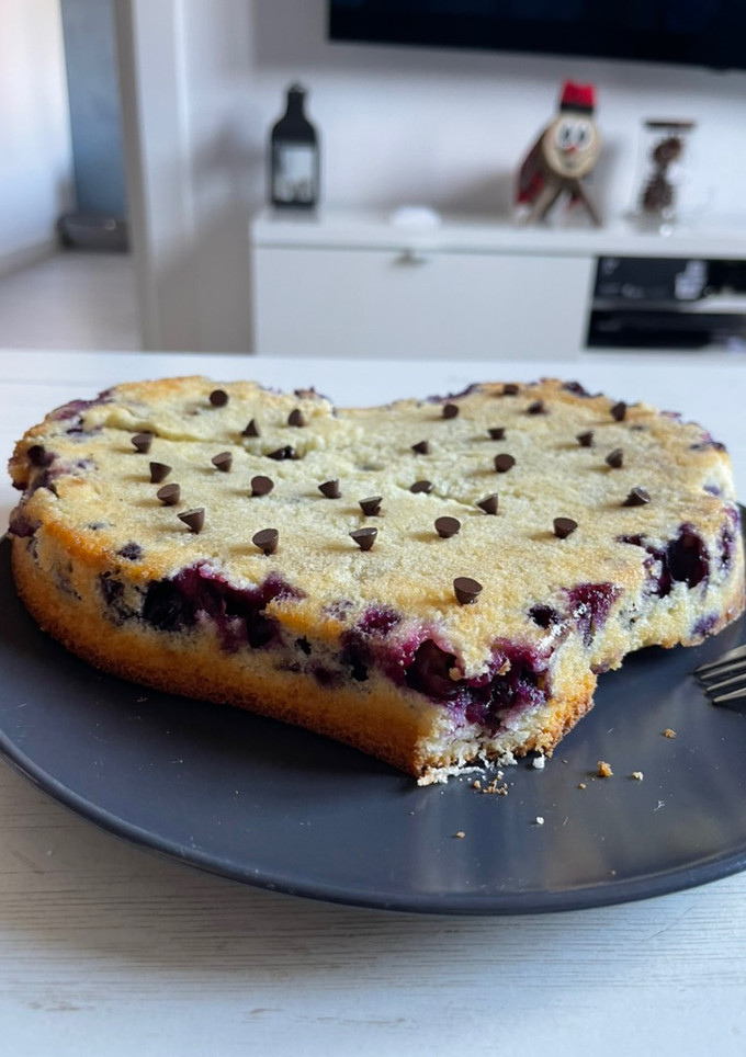 Una foto de Pastel corazón de arándanos sin gluten