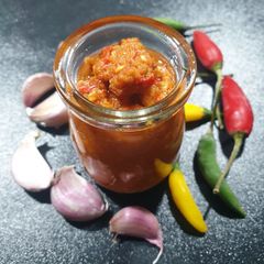 A picture of Chilli sauce.