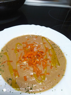Una foto de Crema de Lombarda con calabaza y almendra picada😋