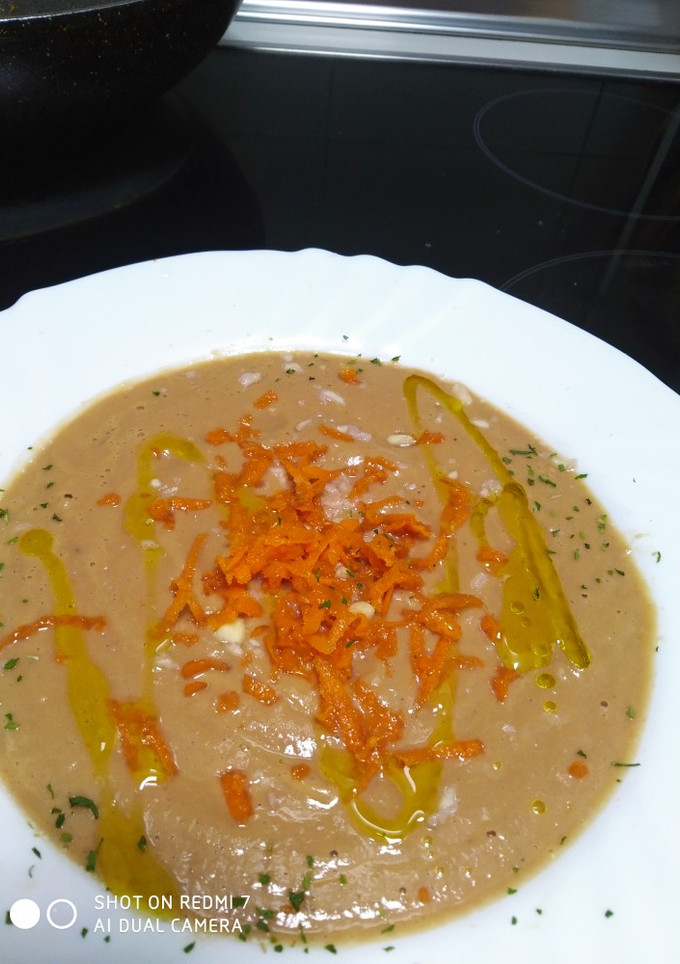 Una foto de Crema de Lombarda con calabaza y almendra picada😋