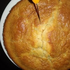 A picture of Pinneaple cake #4weekschallenge.