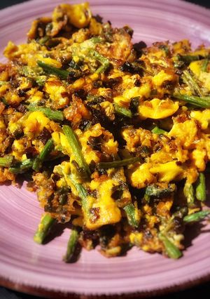 A picture of Scrambled Wild Asparagus and Green Onions.
