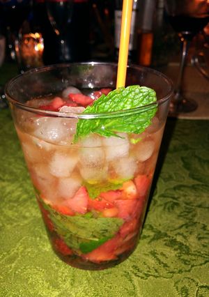 Foto principal de Mojito de ron añejo con fresas